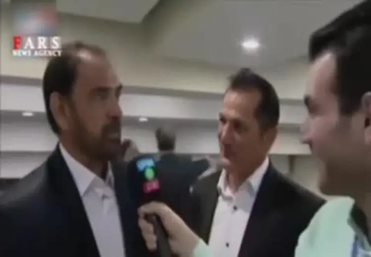 تمسخر سرمربی محبوب پرسپولیسی‌ها توسط فیروز کریمی/ فیلم