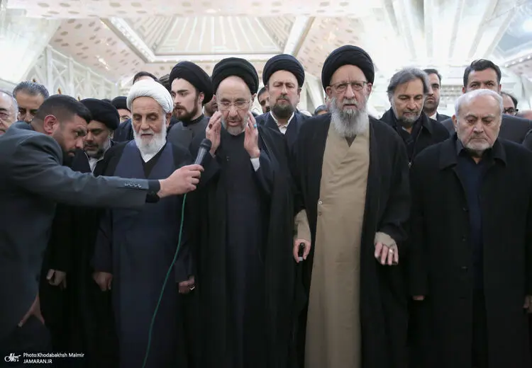 برگزاری مراسم خاکسپاری پدر همسر سید حسن خمینی با حضور خاتمی و ناطق نوری/ عکس