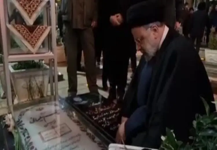 حضور رییسی در گلزار شهدای کرمان و مزار سردار سلیمانی