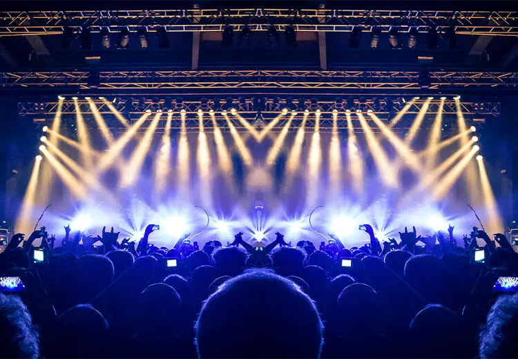 روزنامه اصولگرا: دو خواننده دیگر هم می‌توانند همراه با معین به ایران برگردند!