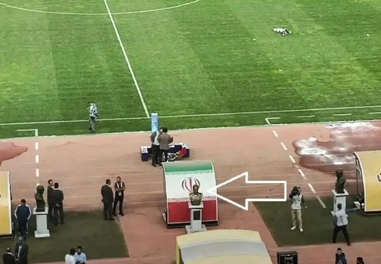 بازی سپاهان - الاتحاد شروع نشده، لغو شد/ ترک زمین بازی از سوی عربستانی‌ها به علت نصب تندیس حاج قاسم در مقابل تونل ورودی بازیکنان؟
