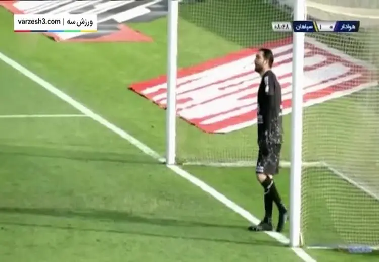 لحظه گل اول سپاهان به هوادار توسط رامین رضائیان