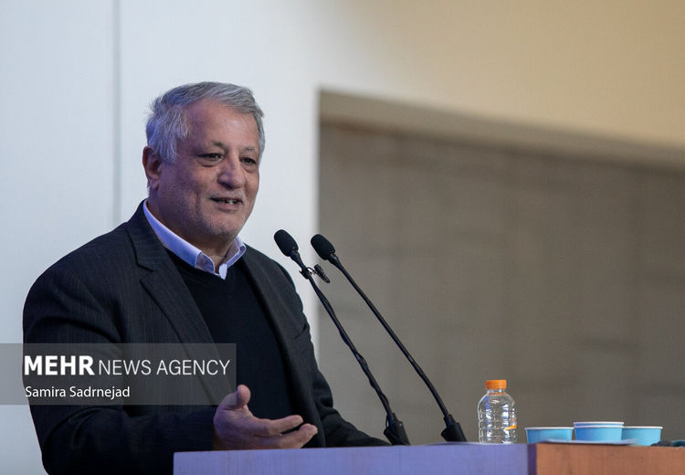 طعنه محسن هاشمی به رحیم صفوی: خودتان بهتر می‌دانید که در استخر هم می‌توان شهید شد