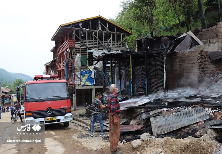 آتش‌سوزی ۱۰۰ خانه چوبی در گیلان/ عکس