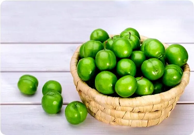 اتفاقی که بعد از مصرف زیاد گوجه سبز در بدن می‌افتد