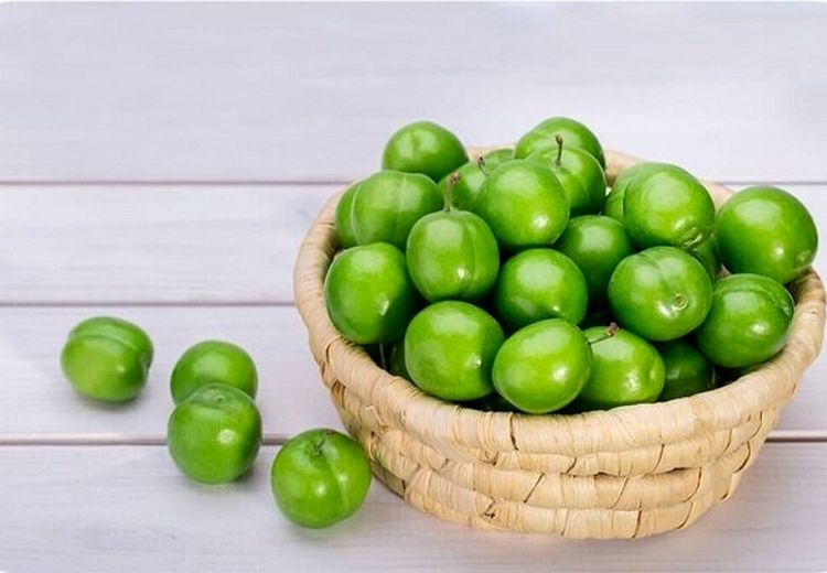 اتفاقی که بعد از مصرف زیاد گوجه سبز در بدن می‌افتد