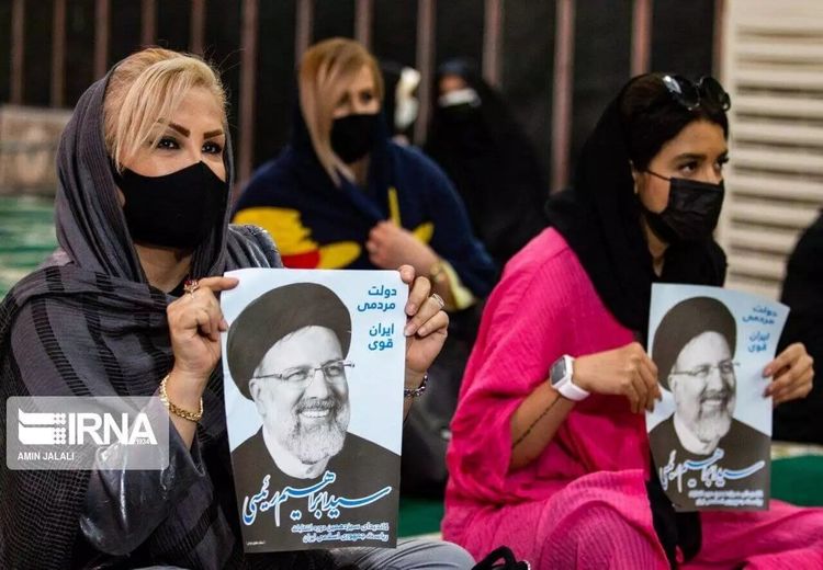 انتقاد تند «عبدی» از گذاشتن شرط «حجاب» برای ارائه خدمات درمانی در لاهیجان