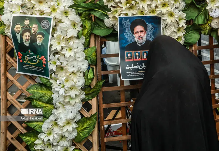 مراسم سوگواری شهدای سانحه بالگرد ریاست جمهوری در میدان ولیعصر تهران