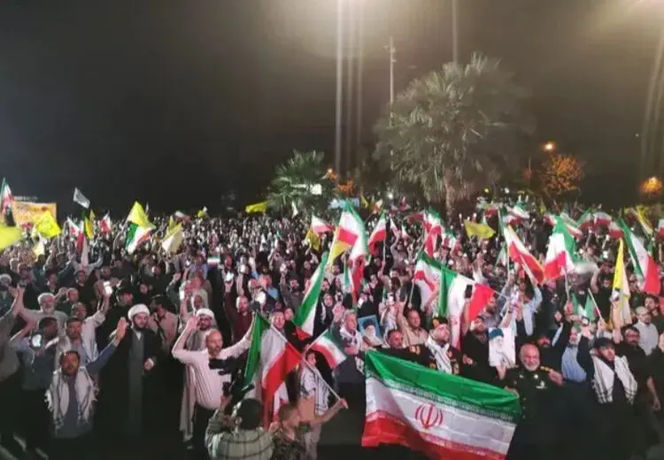حضور پرشور ملت در خیابان‌های تهران برای حمایت از مدافعان کشور