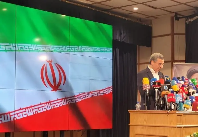 ثبت نام احمدی نژاد برای ریاست جمهوری 1403 با حواشی و شوخی‌هایی که کسی به آنها نخندید