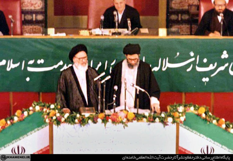 چه کسی خواستار استفاده از عنوان " آیت الله " برای " آقای خامنه‌ای" در دوران ریاست جمهوری شد؟