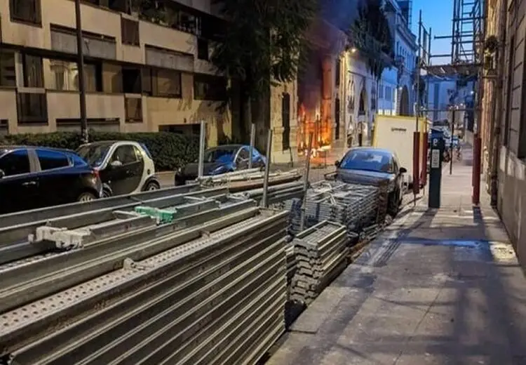 حمله به‌ سفارت ایران در فرانسه