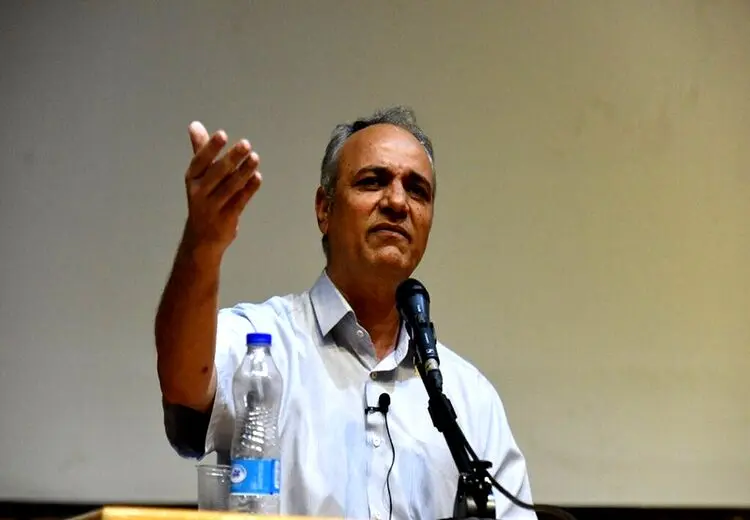 زیدآبادی: گدایی پول شرف دارد به گدایی پست