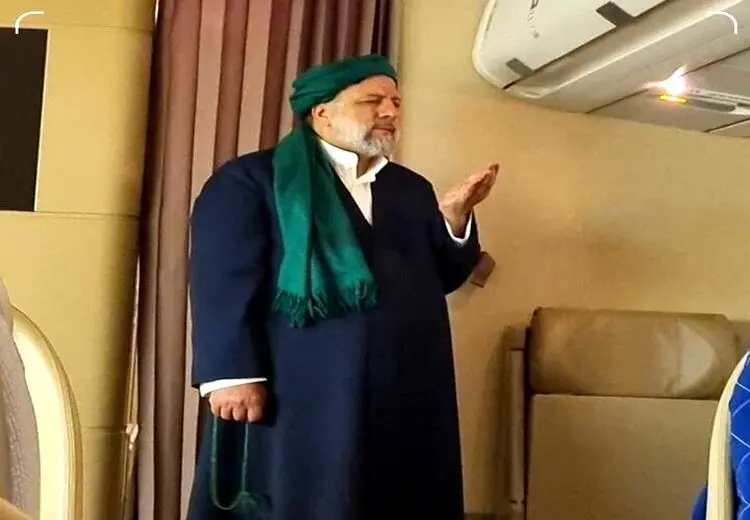 روزنامه زاکانی: اتفاقا رییسی کار خوبی کرد که نمازش را علنی کرد!