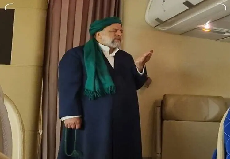 روزنامه زاکانی: اتفاقا رییسی کار خوبی کرد که نمازش را علنی کرد!