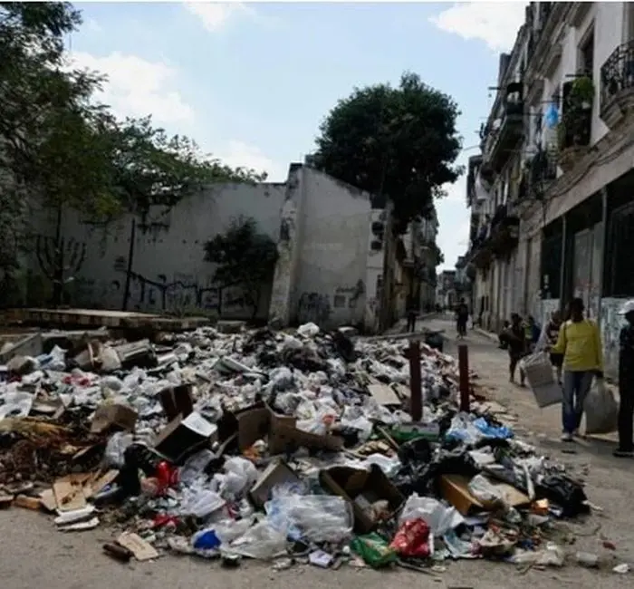 تحریم‌های آمریکا پایتخت کوبا را غرق در زباله کرد + تصاویر