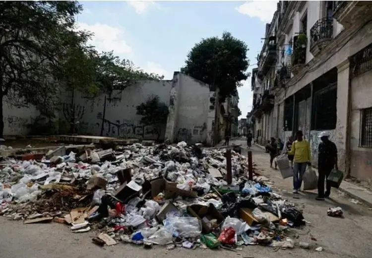 تحریم‌های آمریکا پایتخت کوبا را غرق در زباله کرد + تصاویر