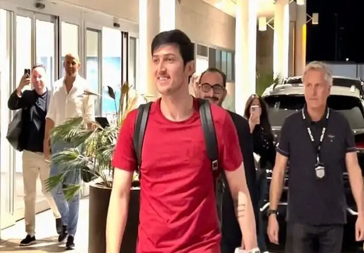 سفر سردار آزمون به رم با هواپیمای شخصی