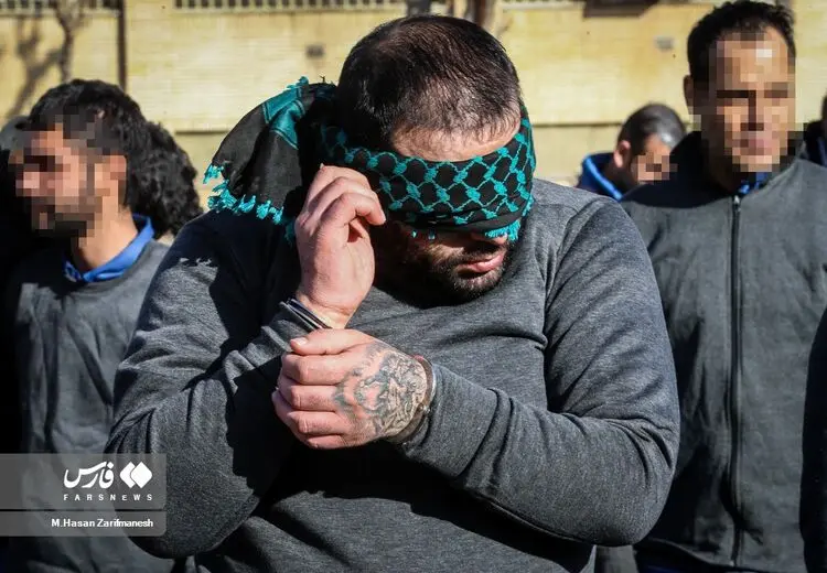نمایشگاه کشفیات از سارقین و مالخرها در تهران