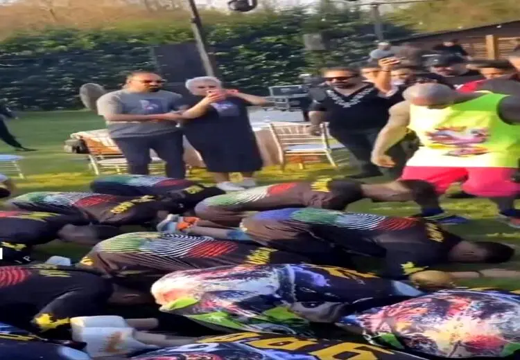 تصویر شوک آور از سجده هواداران تتلو !