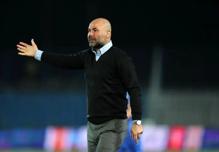 سرمربی استقلال از تهران رفت