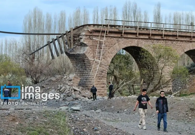 حمله هوایی به پل راه‌آهن زنجان