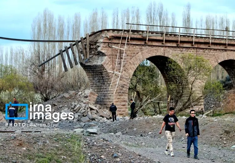 حمله هوایی به پل راه‌آهن زنجان