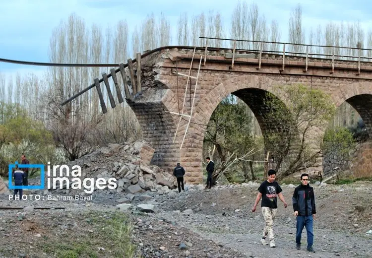 حمله هوایی به پل راه‌آهن زنجان