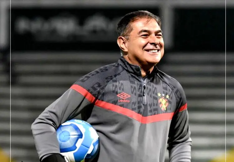 دستیار اوسمار می‌خواهد در پرسپولیس بماند!