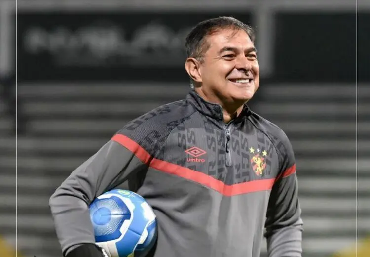 دستیار اوسمار می‌خواهد در پرسپولیس بماند!