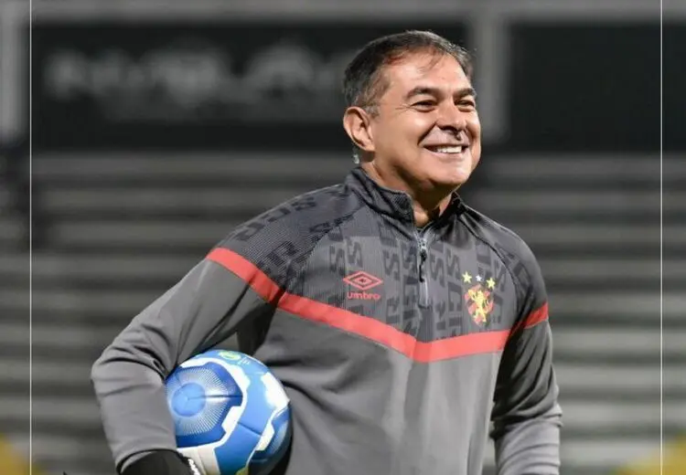 دستیار اوسمار می‌خواهد در پرسپولیس بماند!