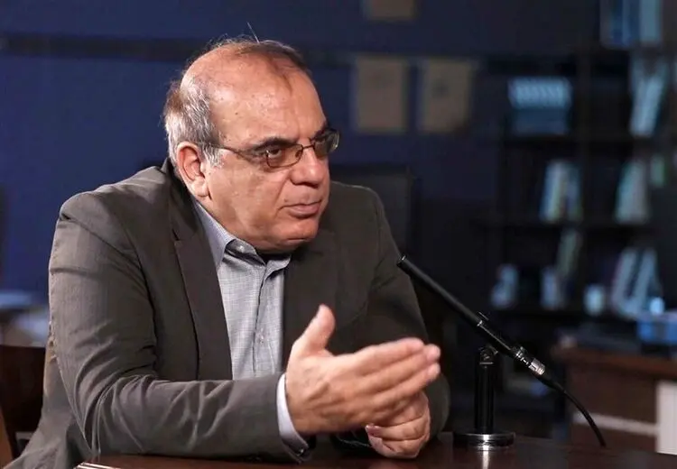 عباس عبدی: رابطه برخی با علوم انسانی مثل رابطه جن و بسم‌الله است