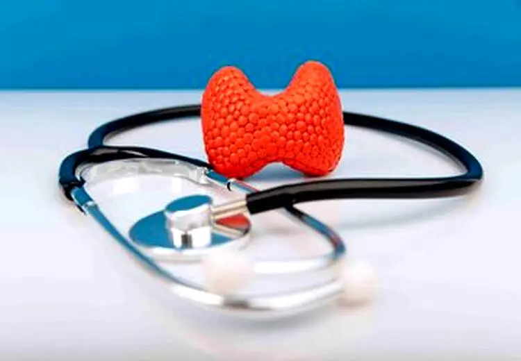کم‌کاری تیروئید چیست و چه علایمی دارد؟