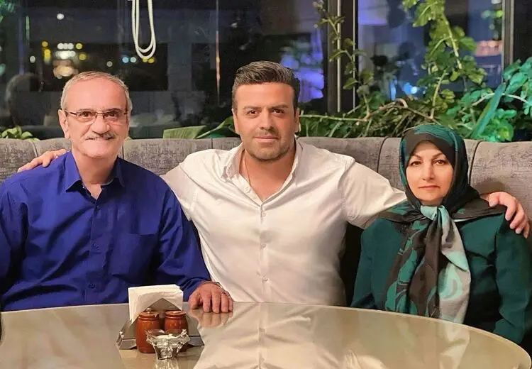 عکس دورهمی خانوادگی بهرنگ علوی به مناسبت روز مادر و تولد پدرش
