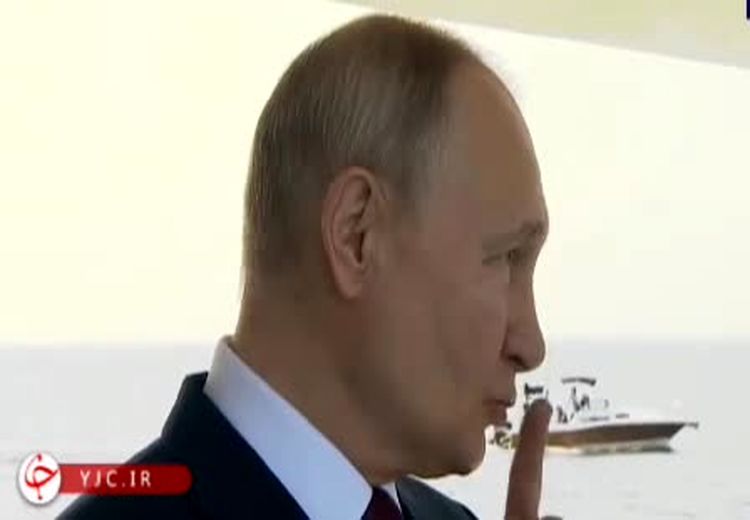 تذکر پوتین به یک خانم در هنگام پخش سرود ملی روسیه: هیس