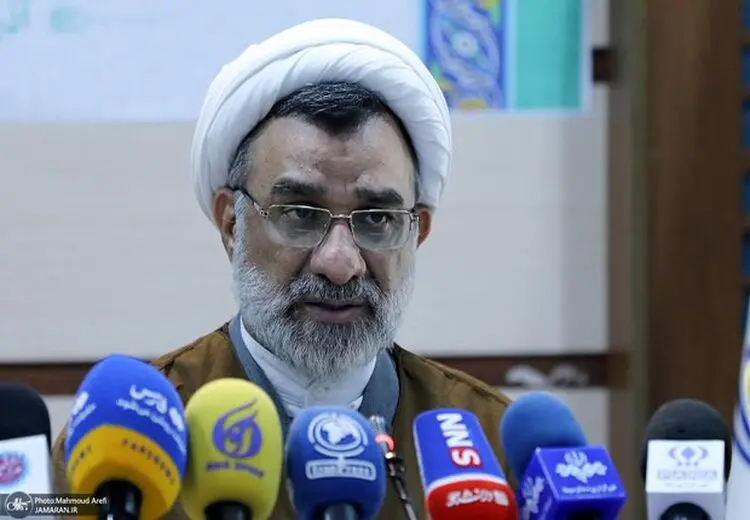 خسروپناه: قرارداد یک استاد قراردادی تمام شده و نمی‌خواهید آن را تمدید کنید، ببینید چه هوبازی‌هایی درمی‌آورند/ اعضای شورا عاقل عالم دانشمند هستند