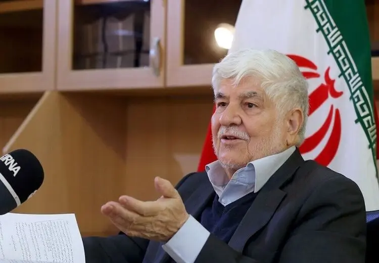  محمد هاشمی: گوگوش که با چادر به دفترم آمده بود گفت من برای آقا (امام خمینی) یک ترانه خواندم، می‌خواهید برایتان بخوانم؟