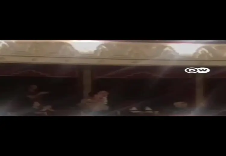 واکنش مامور حراست به رقص یک مرد در کنسرت