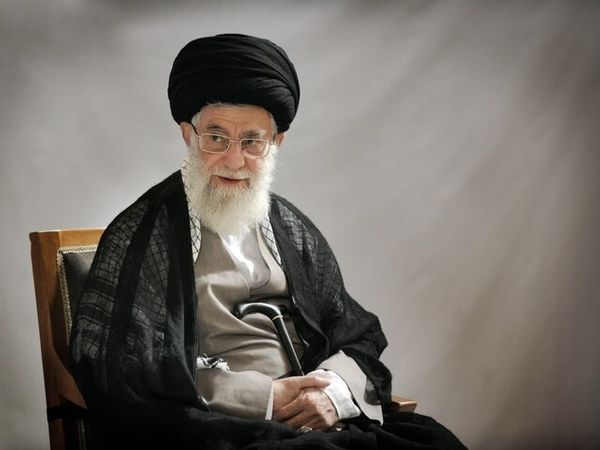 موافقت رهبر انقلاب با عفو و تخفیف مجازات جمعی از محکومان