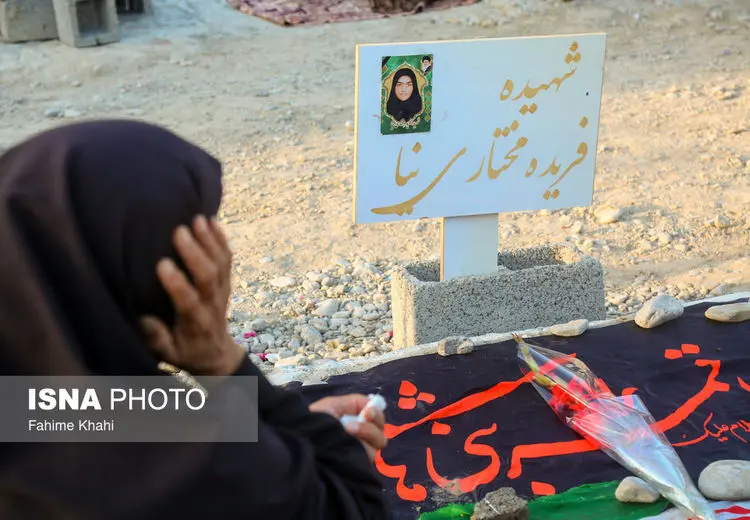 
۱۳ بدر خانواده‌های مینابی در کنار مزار فرزندان شهیدشان