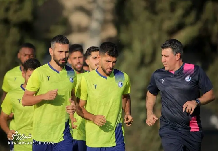 بازیکن استقلال با ترک زمین باعث خوشحالی تماشاگران شد!