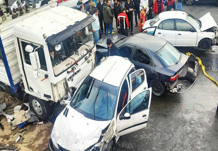 تصادف زنجیره‌ای ۱۳ خودرو در تهرانپارس