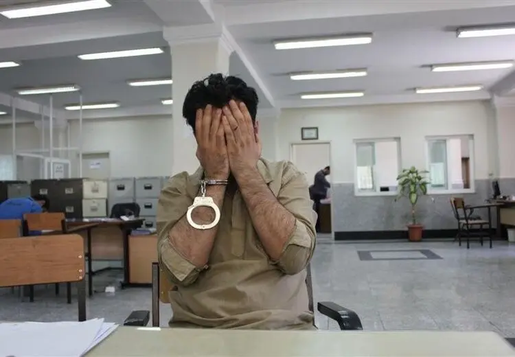 سارق وسواسی با پای برهنه گیر افتاد!
