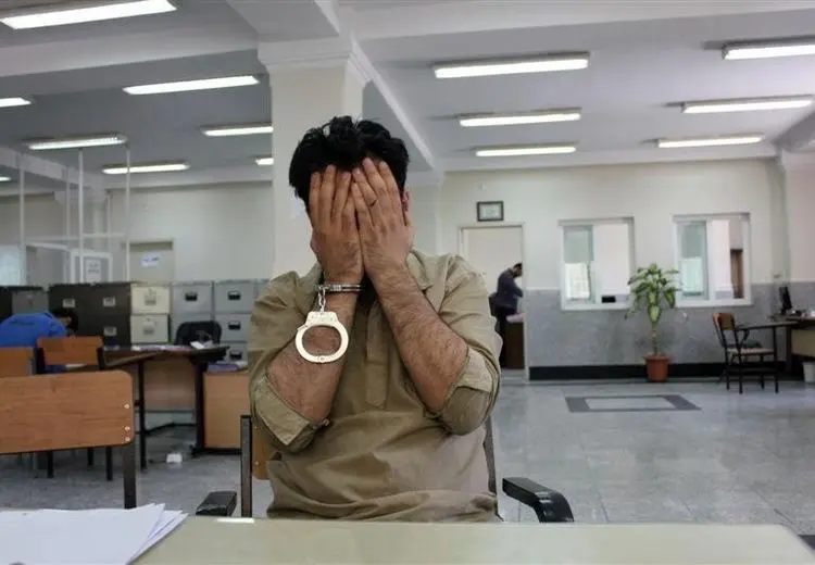 سارق وسواسی با پای برهنه گیر افتاد!