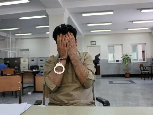 سارق وسواسی با پای برهنه گیر افتاد!