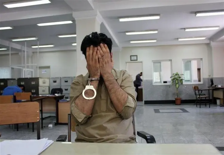 سارق وسواسی با پای برهنه گیر افتاد!