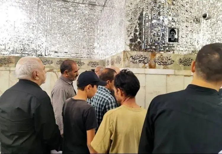 حضور ظریف بر مزار رئیسی 