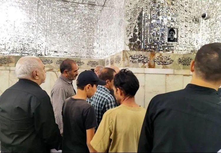حضور ظریف بر مزار رئیسی 