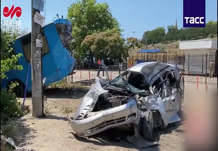 قلع و قمع چند خودرو توسط کامیون در روسیه!