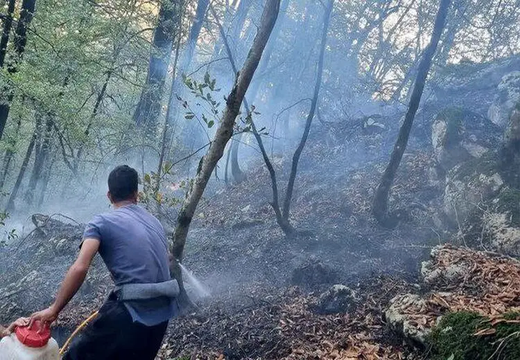 آتش‌سوزی در مراتع جنگل ابر استان سمنان 